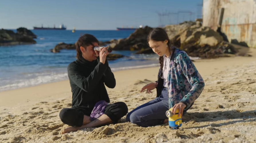 Planetario y Paskurana lanzan “Ukelele Song”: una postal nostálgica desde la playa