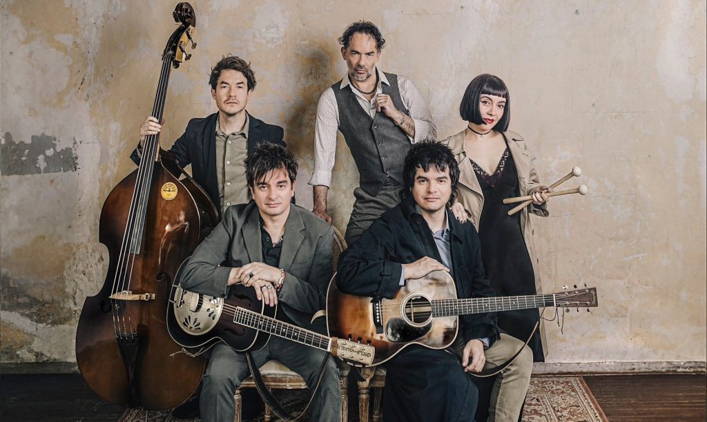Con íntimo formato acústico: Los Bunkers arriban al Teatro Biobío
