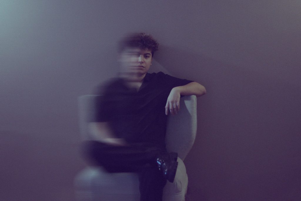 «Bouquet»: una metamorfosis de sonidos inunda el nuevo LP de Revegian