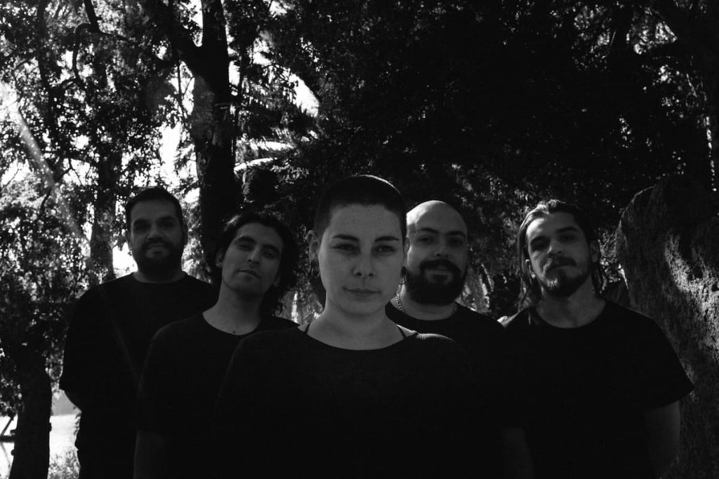 Josefina Espejo & Lxs Mirrors adelantan su nuevo disco con single «Aguas Negras»