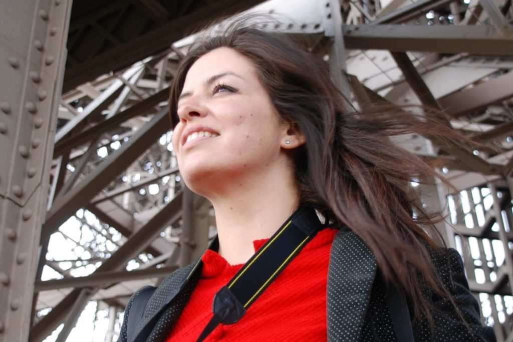 Nela Camaño: destacada artista y arquitecta lanzará su proyecto musical