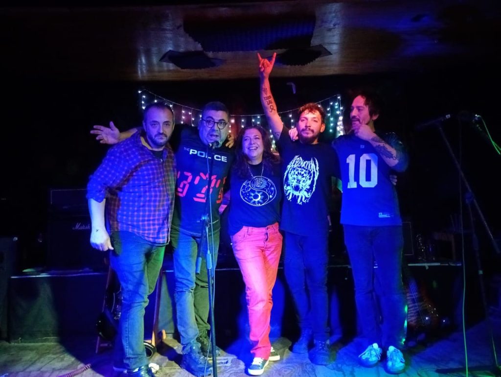 Demociones será parte de festival punk en Santiago