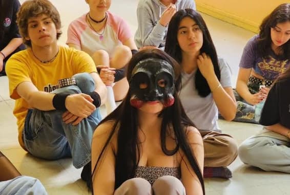 “Dale tu tiempo al arte”: la escuela gratuita que anima el verano en Los Ángeles