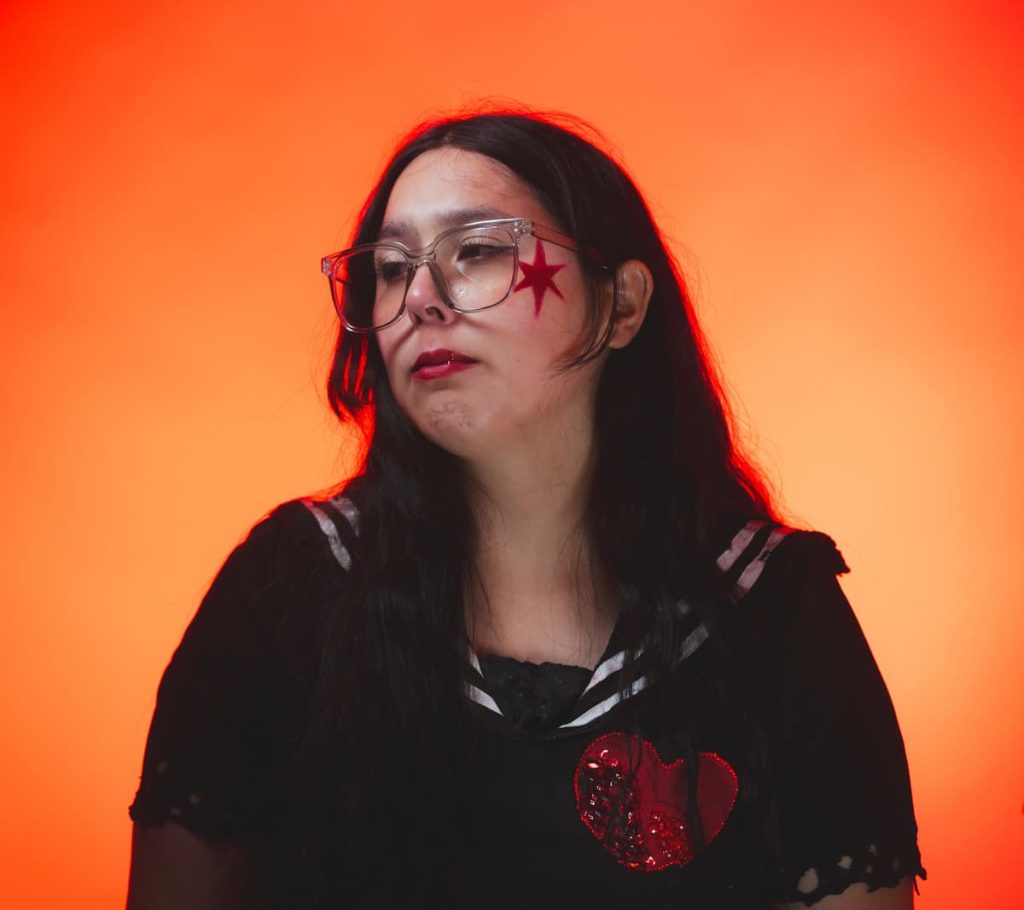 Pop como refugio emocional: Grace Caracol estrena disco «Combustión»