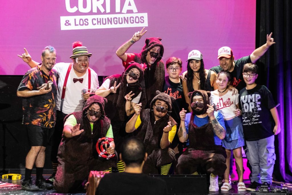 Parche Curita y los Chungungos unen a la tele local en su nuevo videoclip