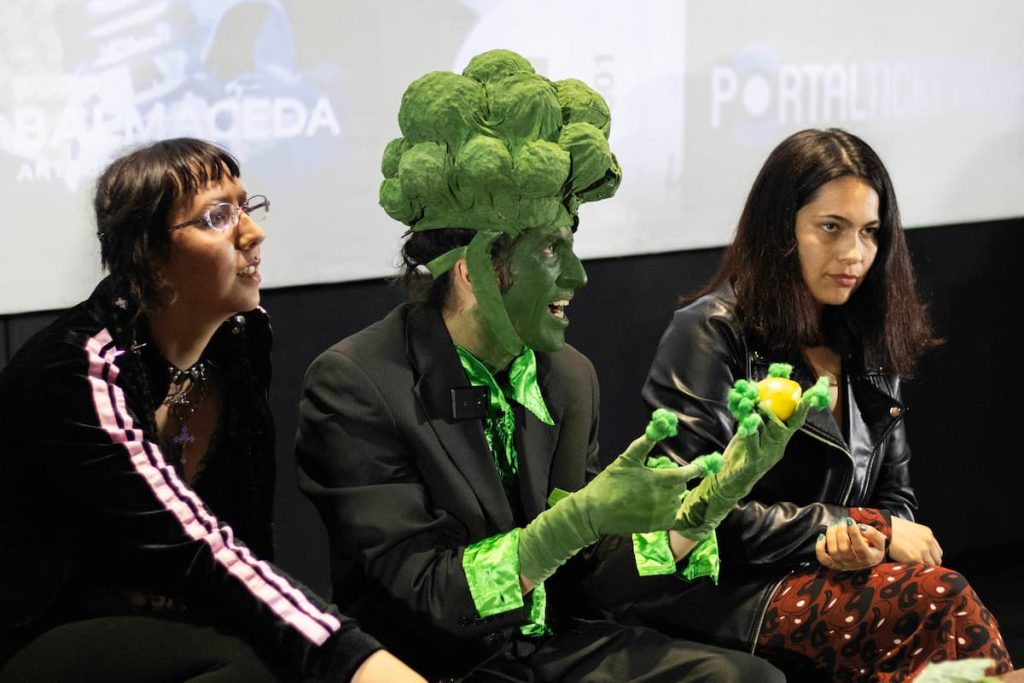 Entrevista con Insólito Teatro: las claves del estreno de «La Futura Cosecha»