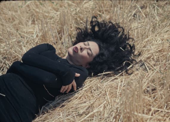 Maler presenta el videoclip de su lanzamiento “No Me Importa Vuelvo a Nacer”